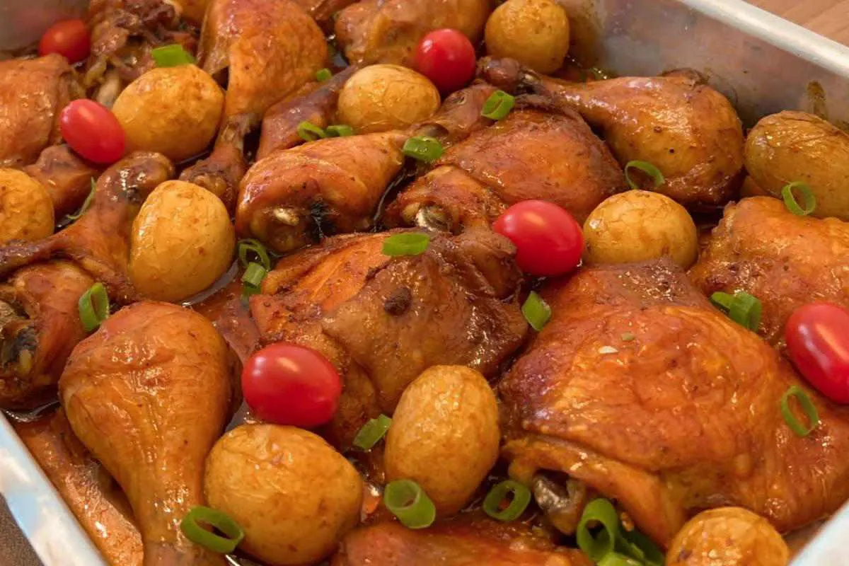 Frango assado com batatas mega saboroso perfeito para seu al
