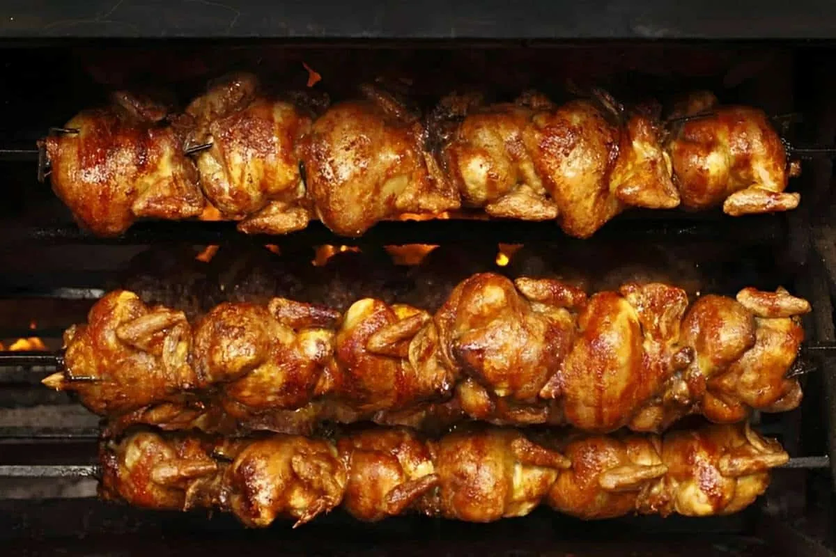 Frango assado de padaria para fazer na sua casa com ingredie