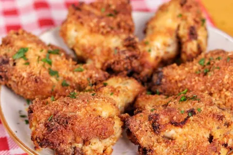 Frango assado na Air Fryer: essa crosta de parmesão vai faze