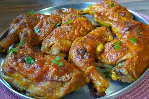 Frango assado na maionese bem douradinho, macio e suculento,