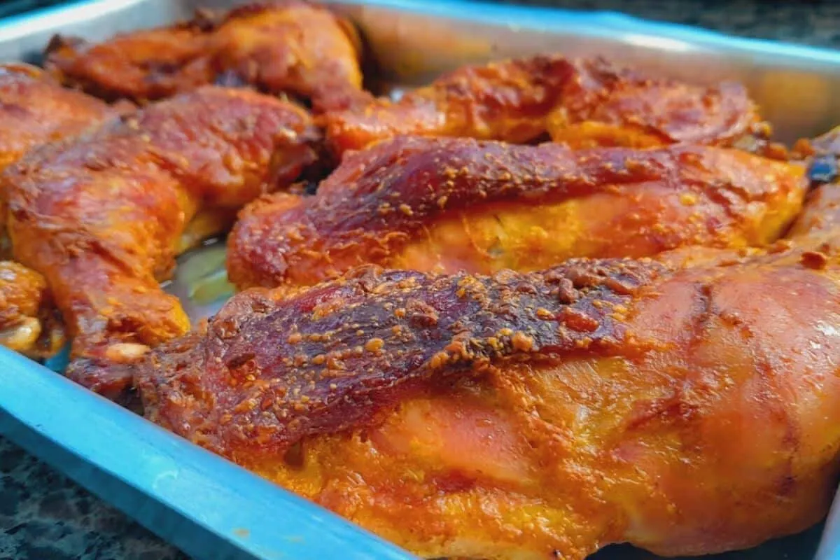 Frango assado na maionese bem macio e suculento, com um temp