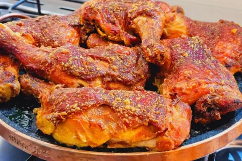 Frango assado na maionese macio suculento e muito simples de