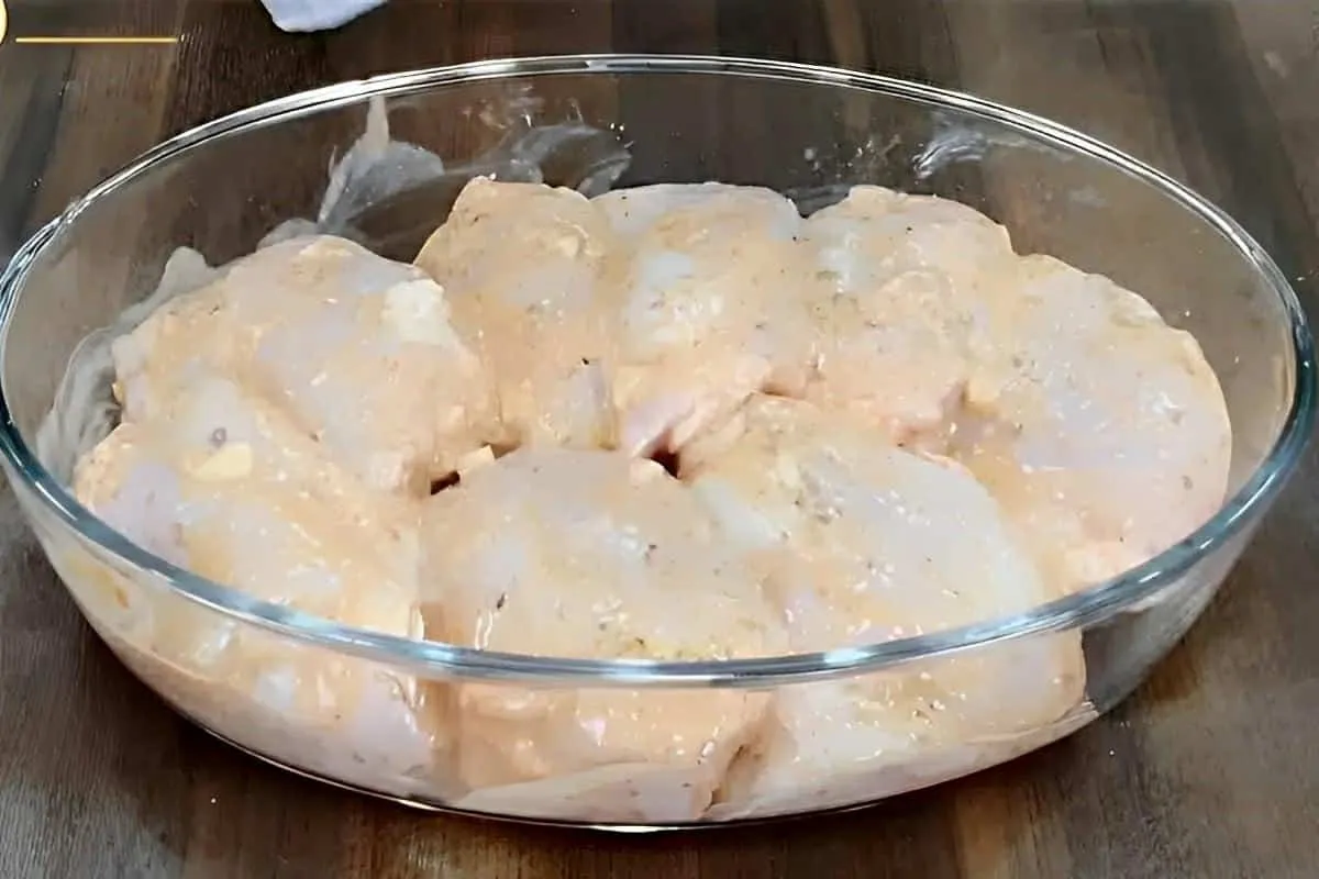 Frango assado na maionese não tem outro jeito de fazer que f