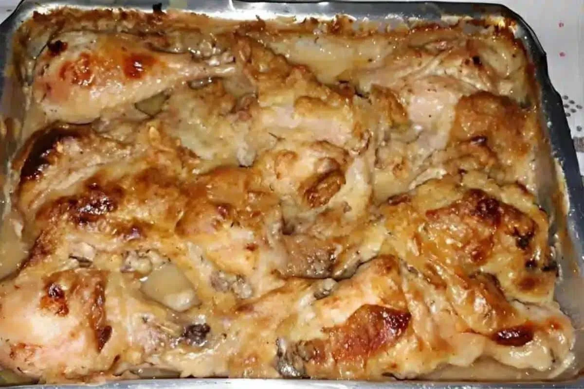 Frango com creme de cebola assado no forno que não seca e fi
