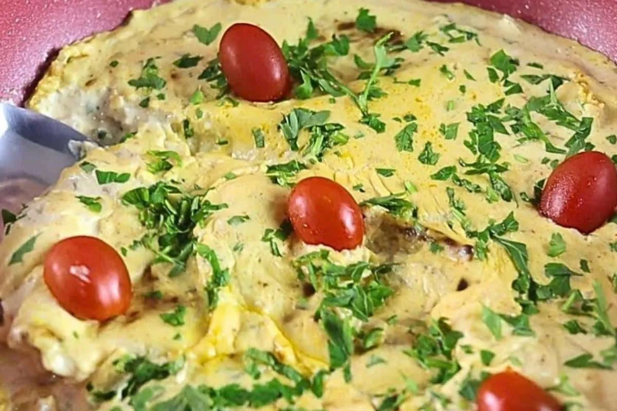 Frango com molho branco é uma receita fácil e deliciosa que