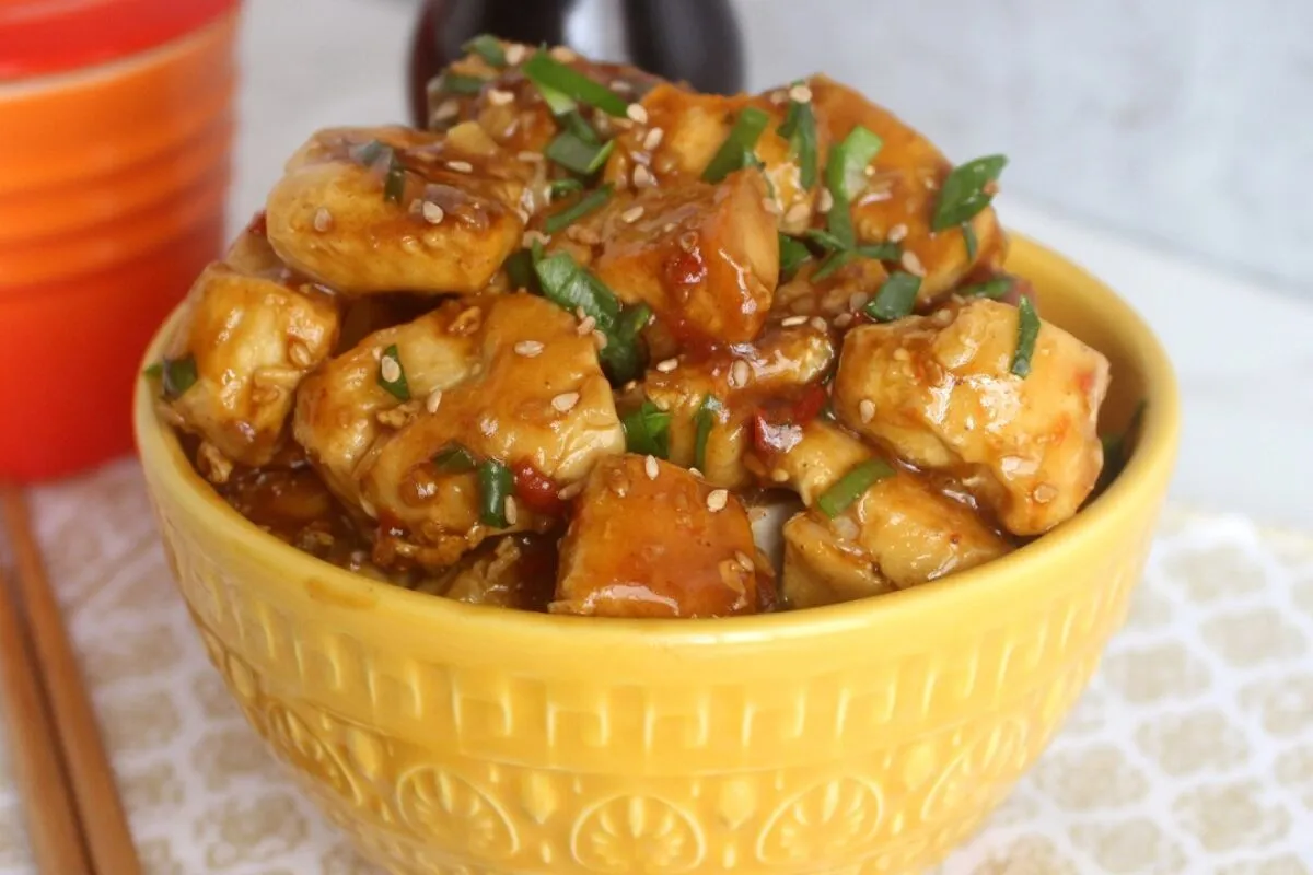 Frango com molho de laranja, que fica divino e vai deixar to