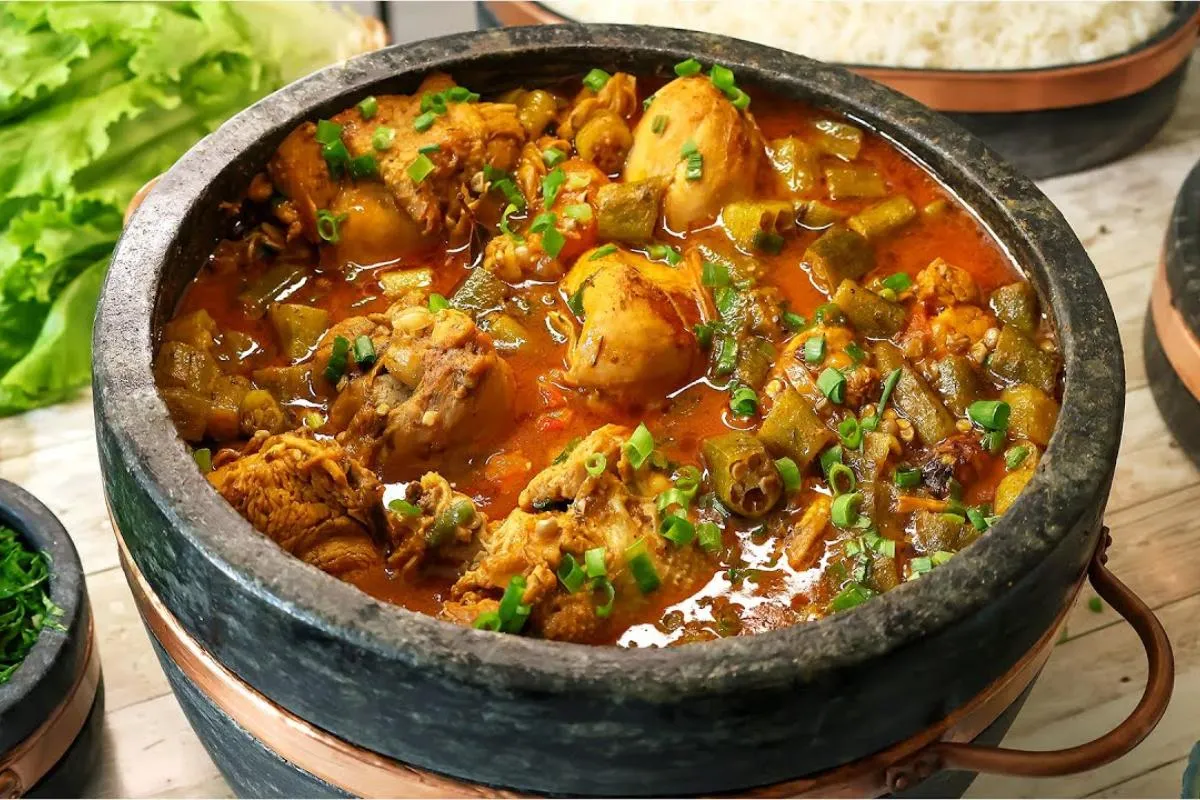 Frango com quiabo ao modo mineiro de cozinhar: uma delícia e