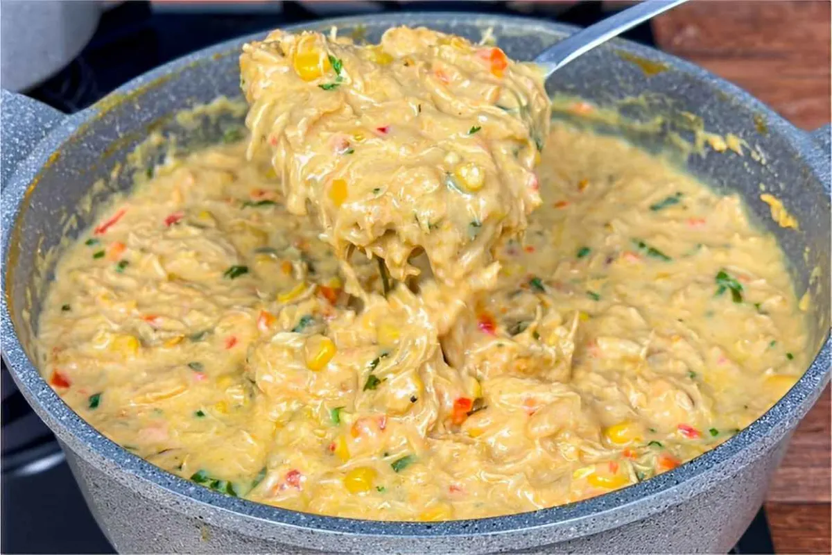 Frango cremoso de panela delicioso e perfeito para servir co