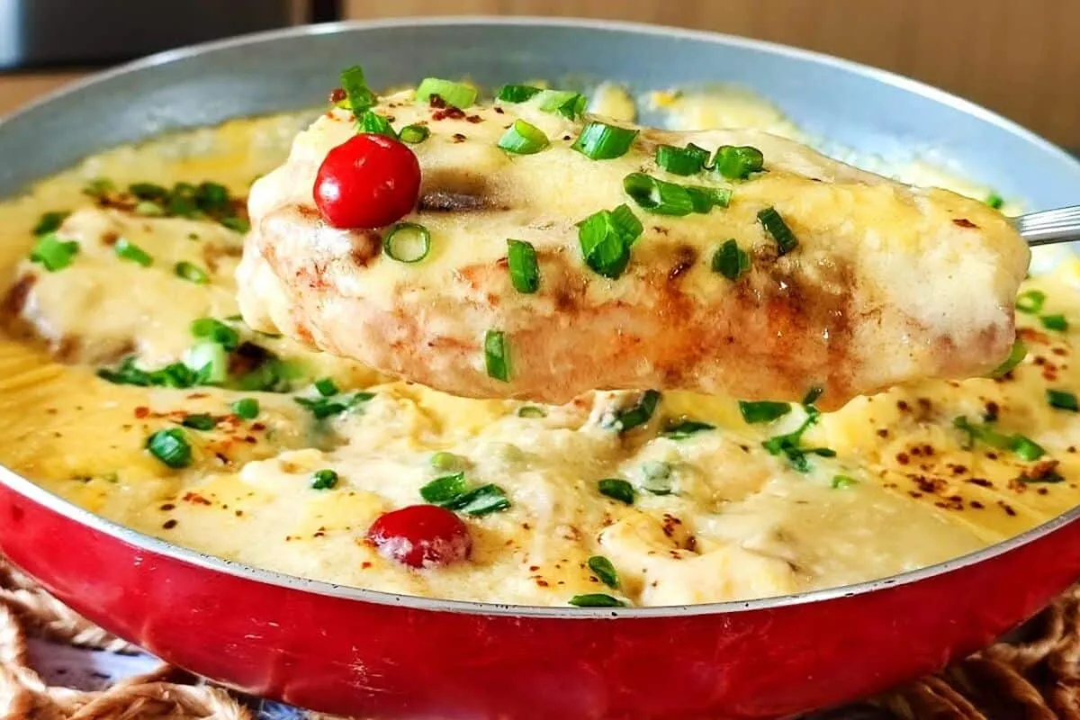 Frango cremoso de panela fácil e suculento que derrete na bo