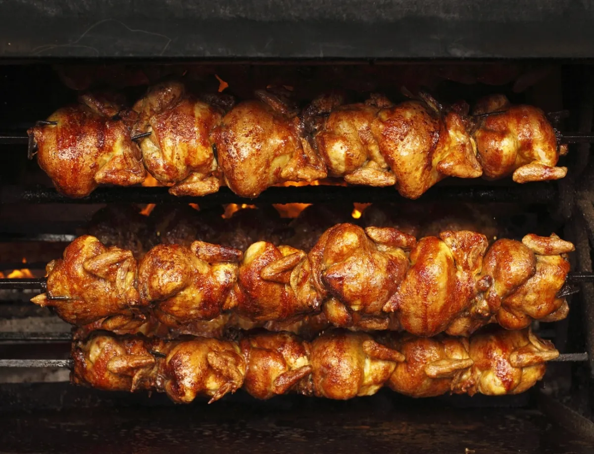 Frango de padaria igual aqueles que ficam em máquinas para f