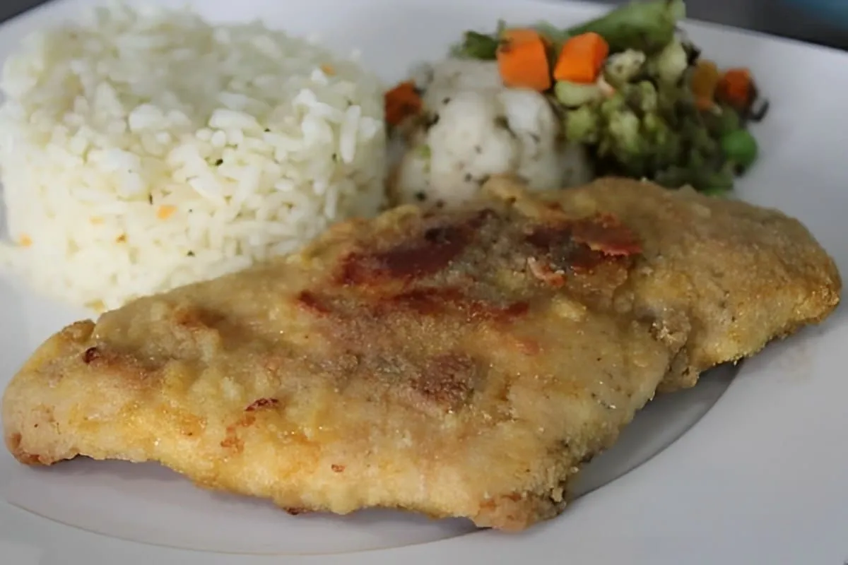 Frango empanado no forno prático e saudável também fica ótim
