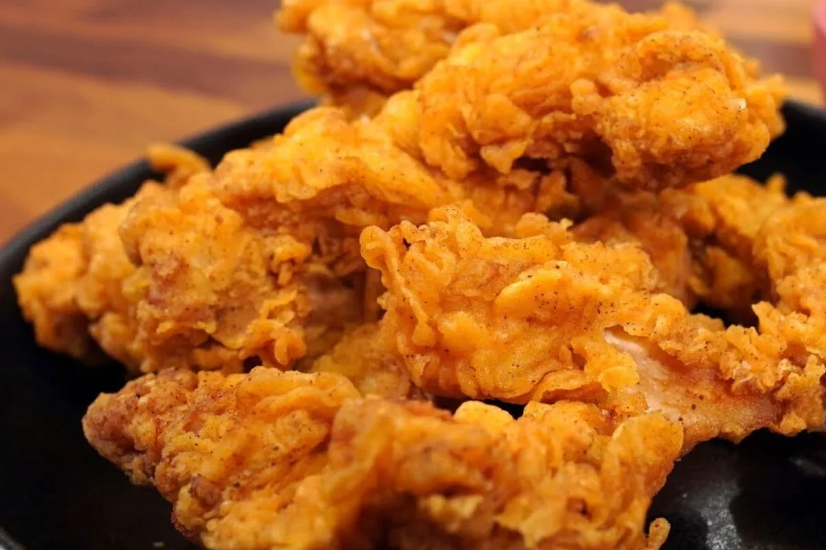 Frango frito crocante e o melhor dessa receita é o segredo p