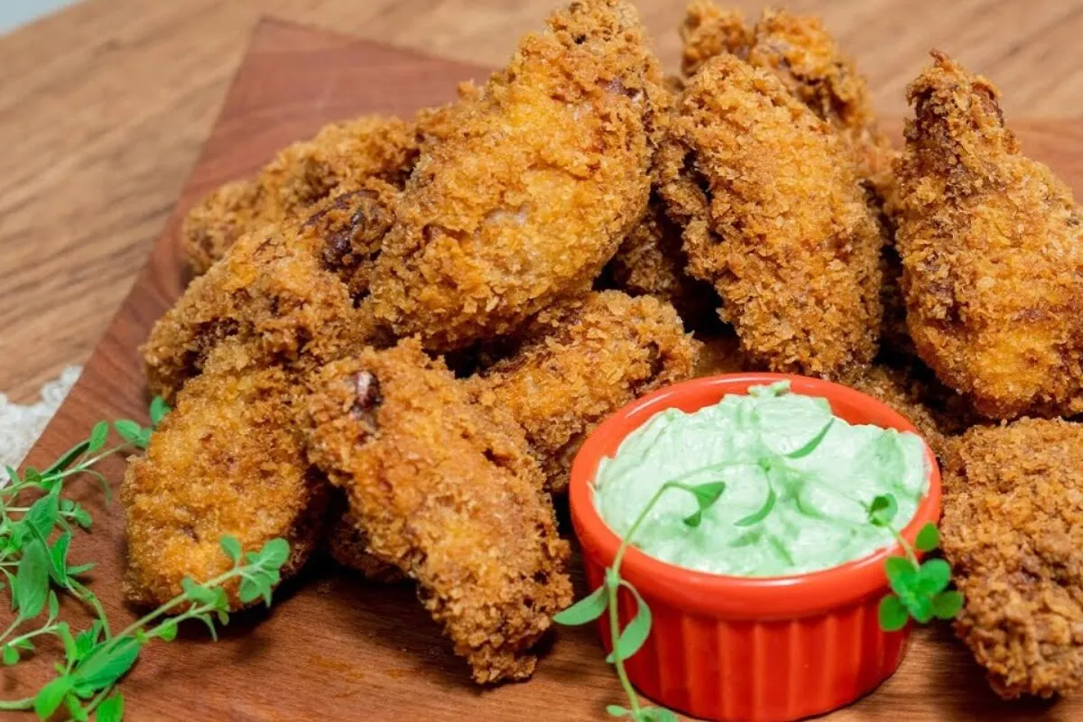 Frango frito crocante e sequinho: veja qual é o segredo para