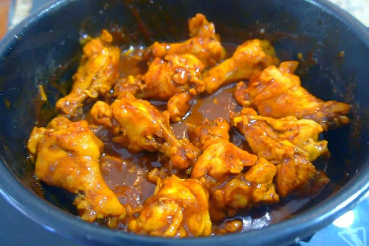 Frango frito na água é mais saudável e não suja seu fogão de