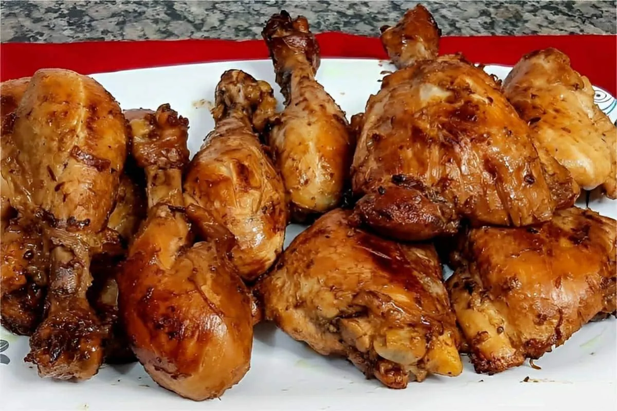 Frango frito na cebola bem temperadinho fica uma delícia per