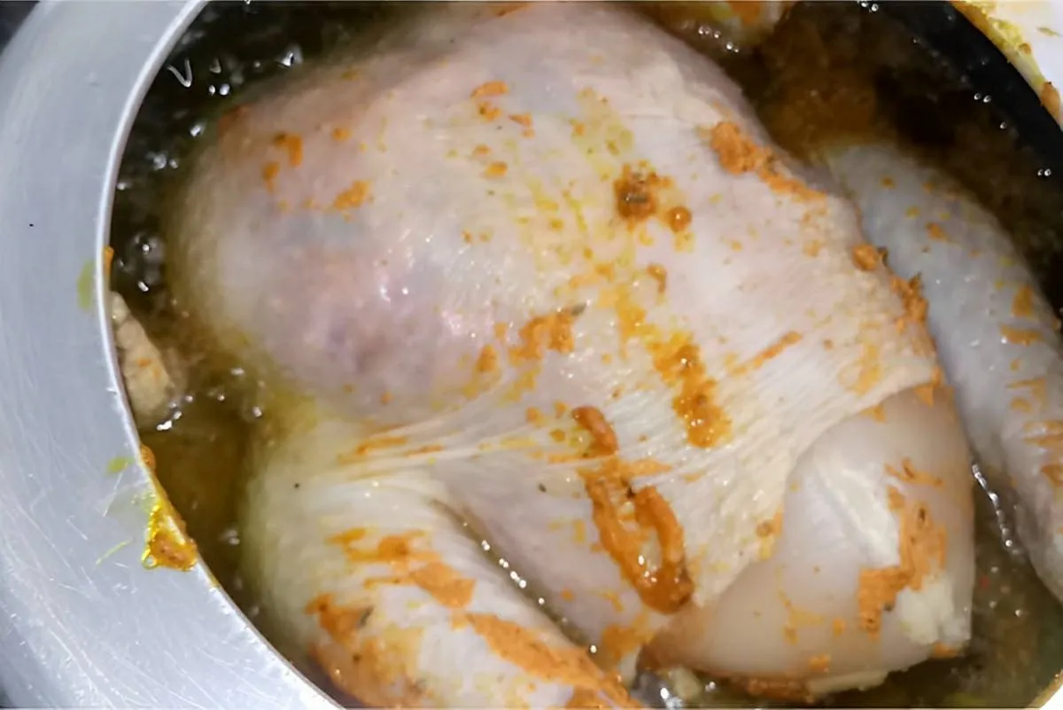 Frango frito na panela de pressão fica melhor que frango ass