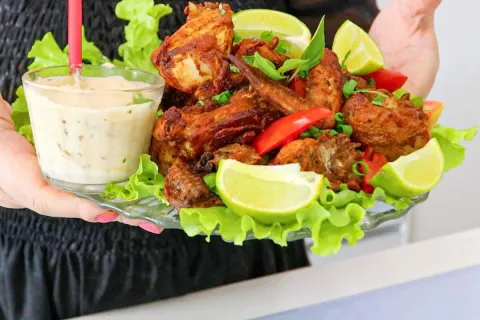 Frango frito temperado na medida certa: com molho delicioso 