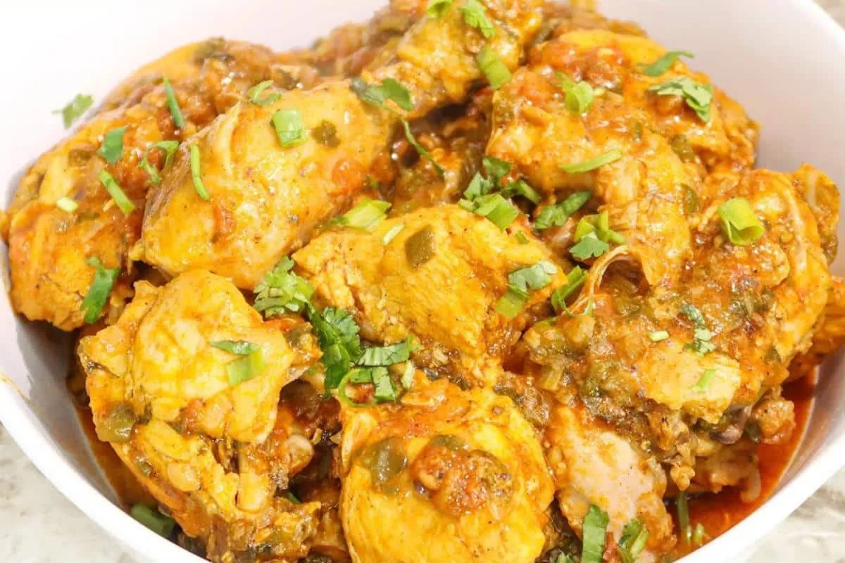 Frango guisado gostoso bem temperado dá até para você fazer