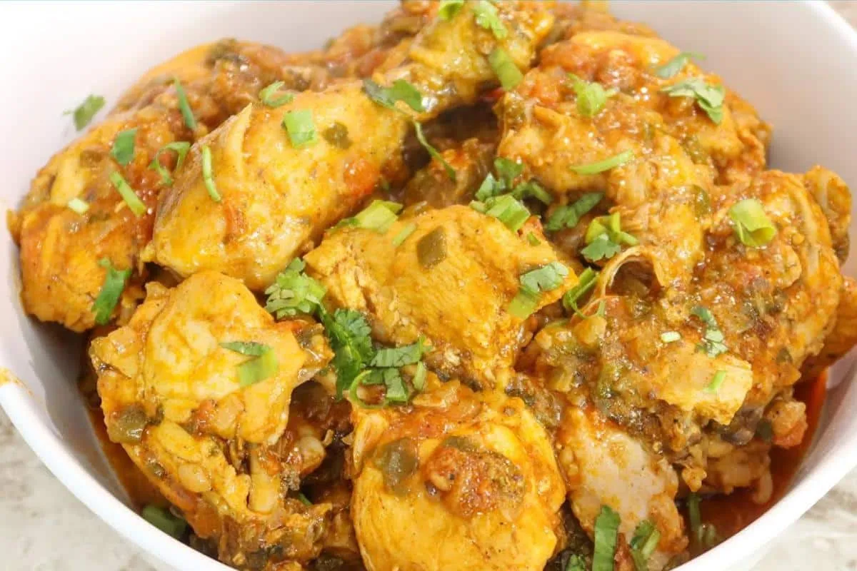 Frango guisado que eu comia na casa da minha avó aos finais