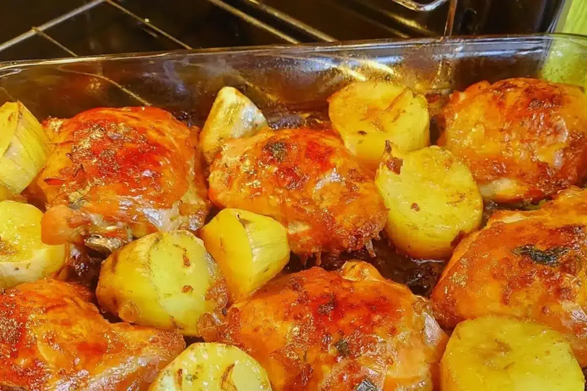 Frango na laranja feito com coxas marinadas bem suculentas e