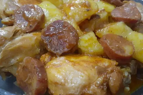 Frango na panela de pressão: fica pronto em 10 minutos e é u