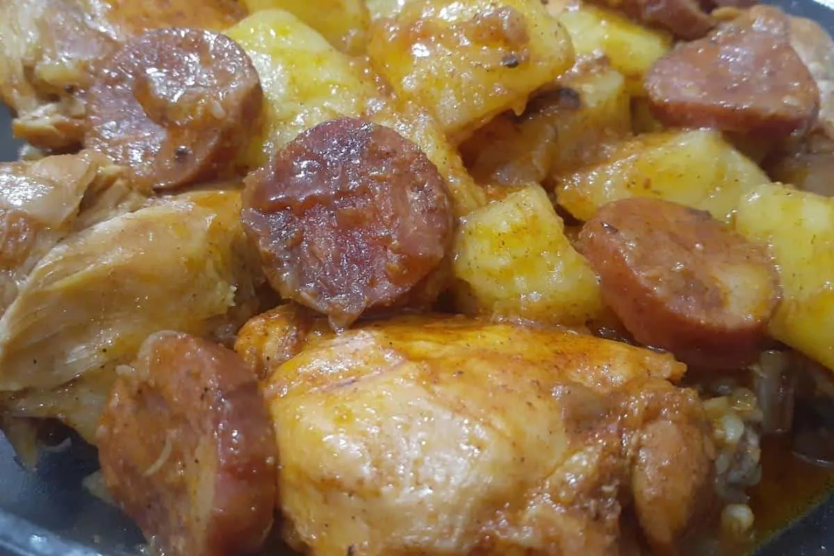 Frango na panela de pressão muito saboroso e suculento para