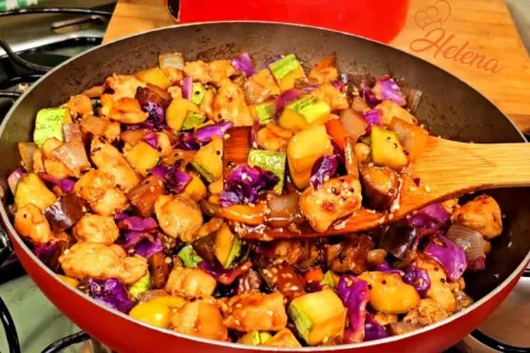 Frango oriental suculento: almoço fácil, frango à moda orien