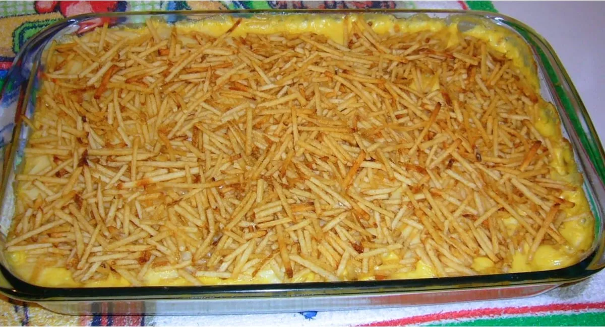 Fricassé de frango com requeijão milho e batata palha uma re