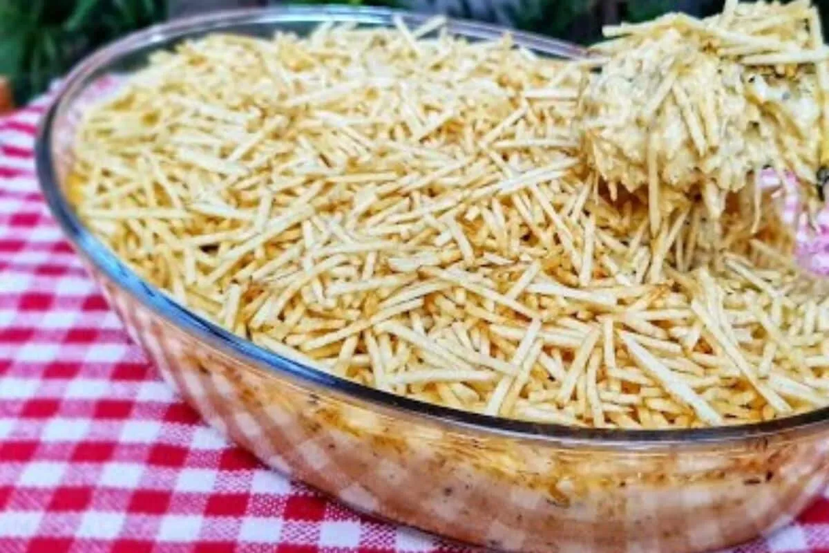 Fricassê de frango cremoso, uma receita de restaurante de um