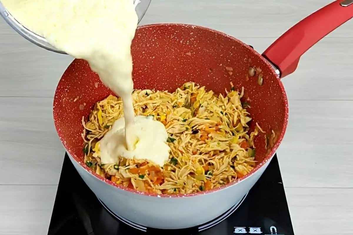 Fricassé de frango rápido e delicioso o prato perfeito para