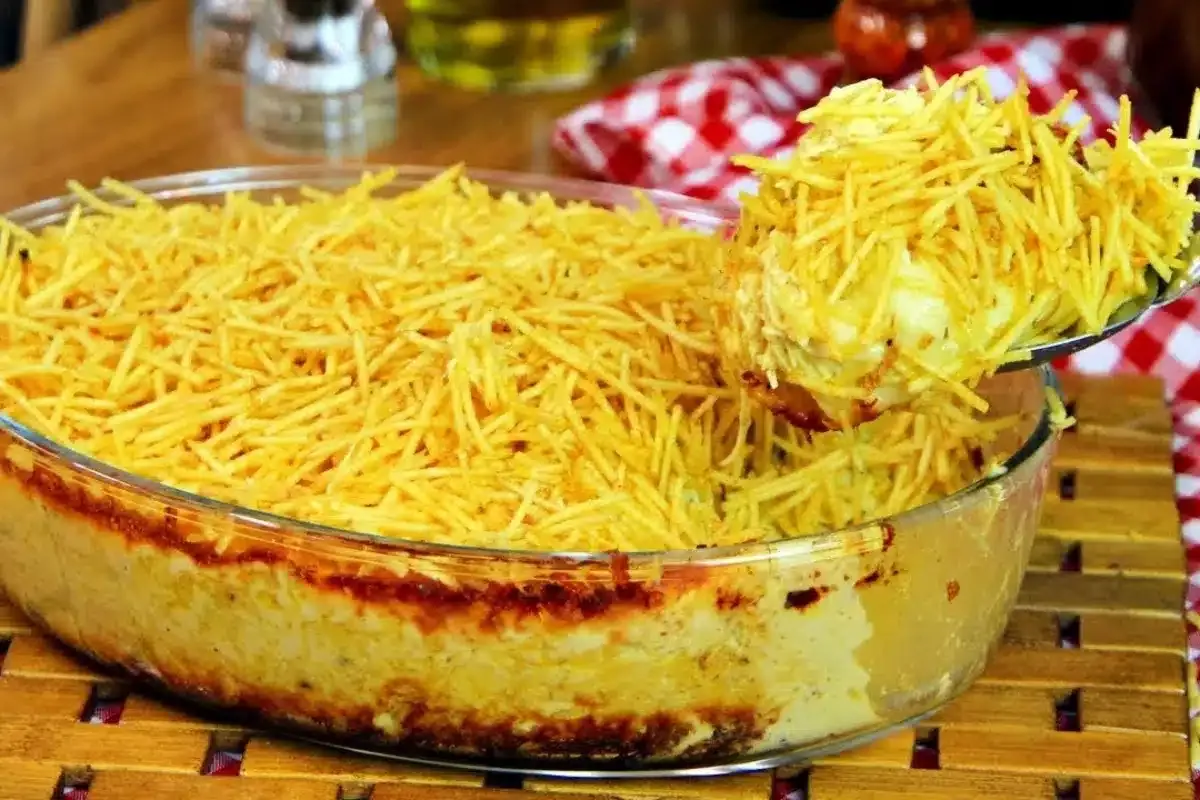 Fricassé de frango super cremoso com milho e batata palha, q