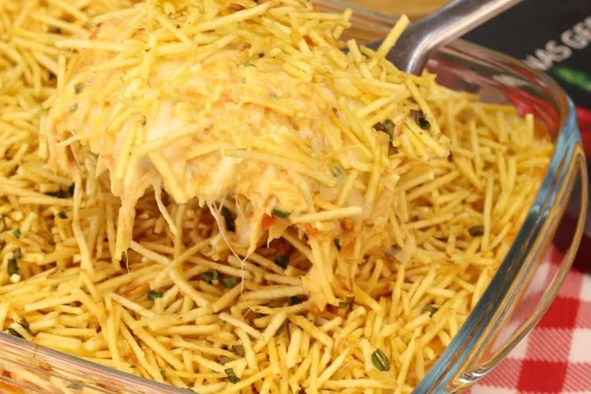 Fricassê de frango super cremoso e muito fácil: a receita de