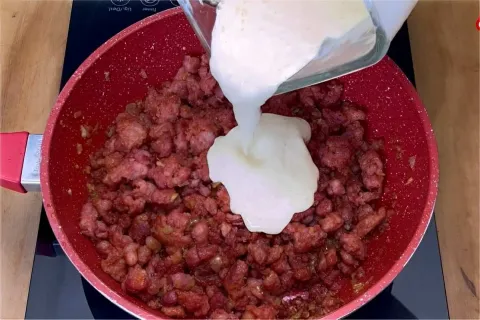 Fricassê de linguiça: uma receita diferente e deliciosa para