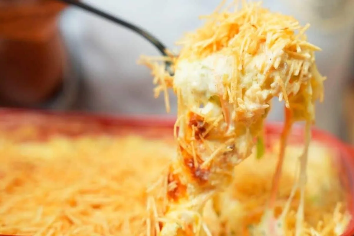 Fricassê de repolho cremoso e fácil de fazer para o almoço d