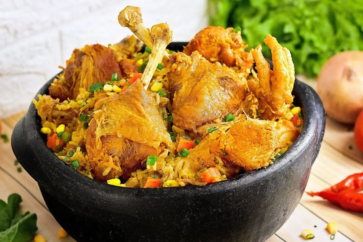 Galinhada mineira: aprenda a receita original com um tempero