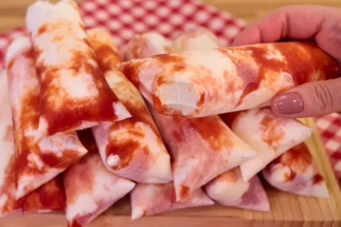 Geladinho gourmet Romeu e Julieta: fácil e cremoso para o ve