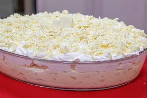 Gelado de abacaxi com chocolate branco refrescante: sobremes