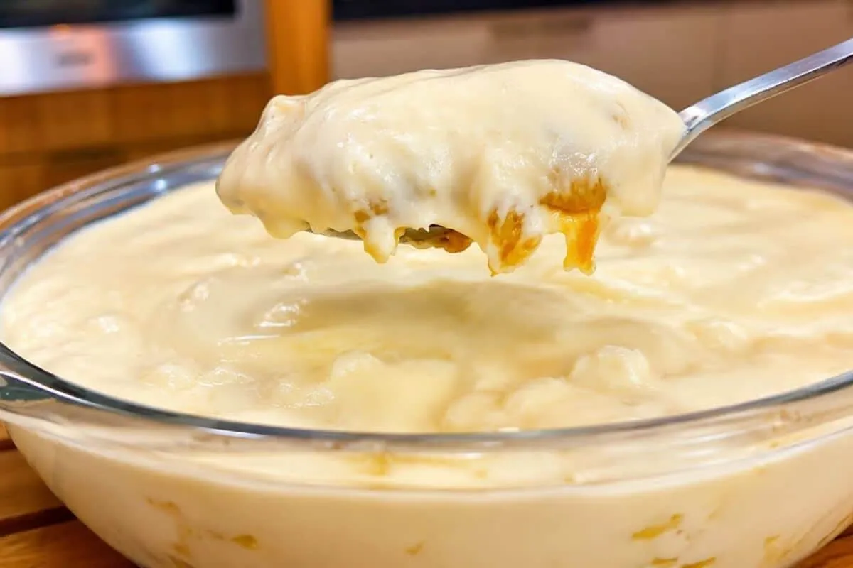 Gelado de abacaxi feito com poucos ingredientes de forma fác