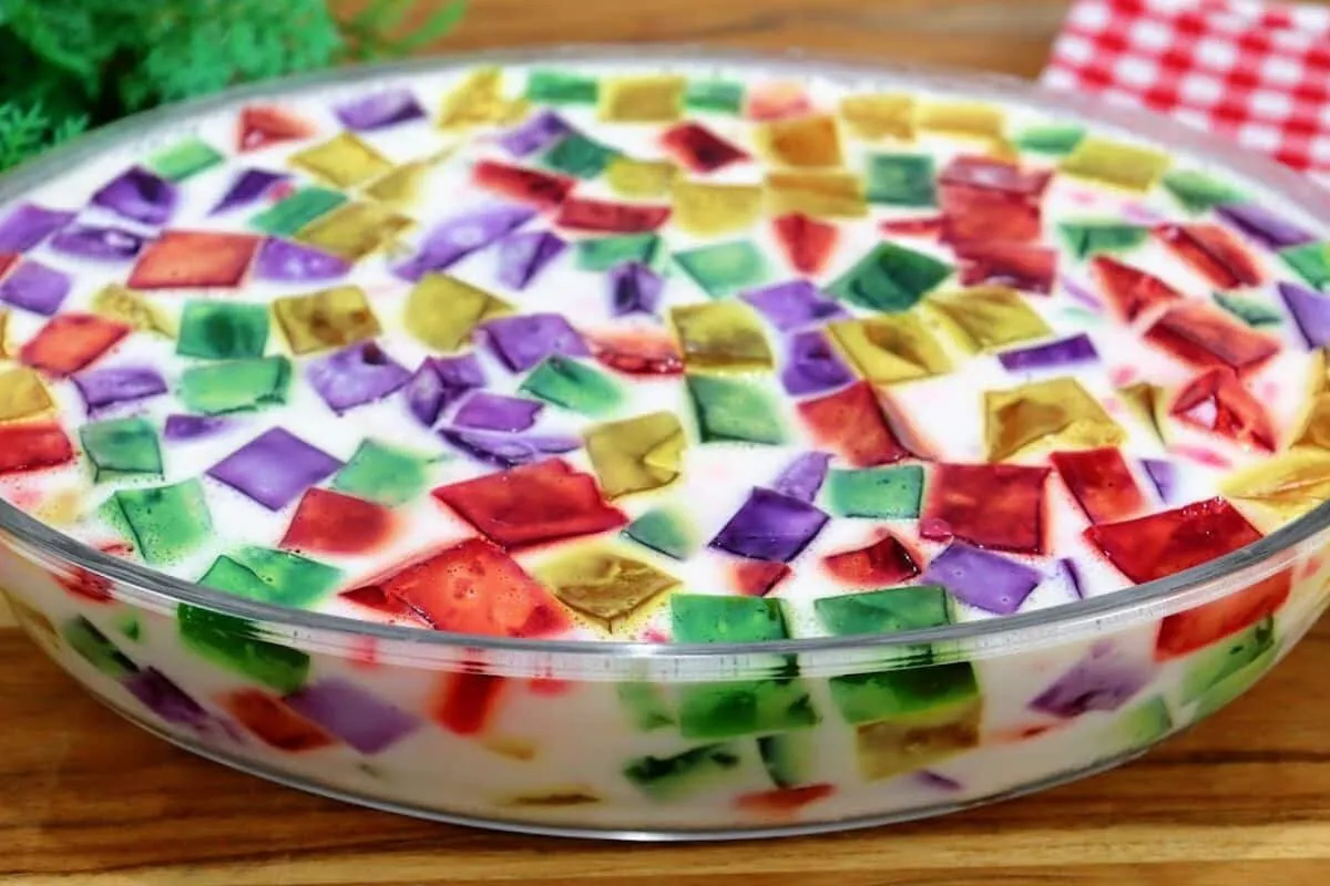Gelatina na travessa bem colorida, linda e deliciosa, para f