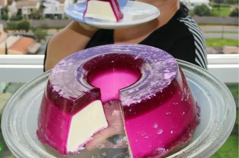Gelatina recheada com pudim é a sobremesa que mais vai fazer