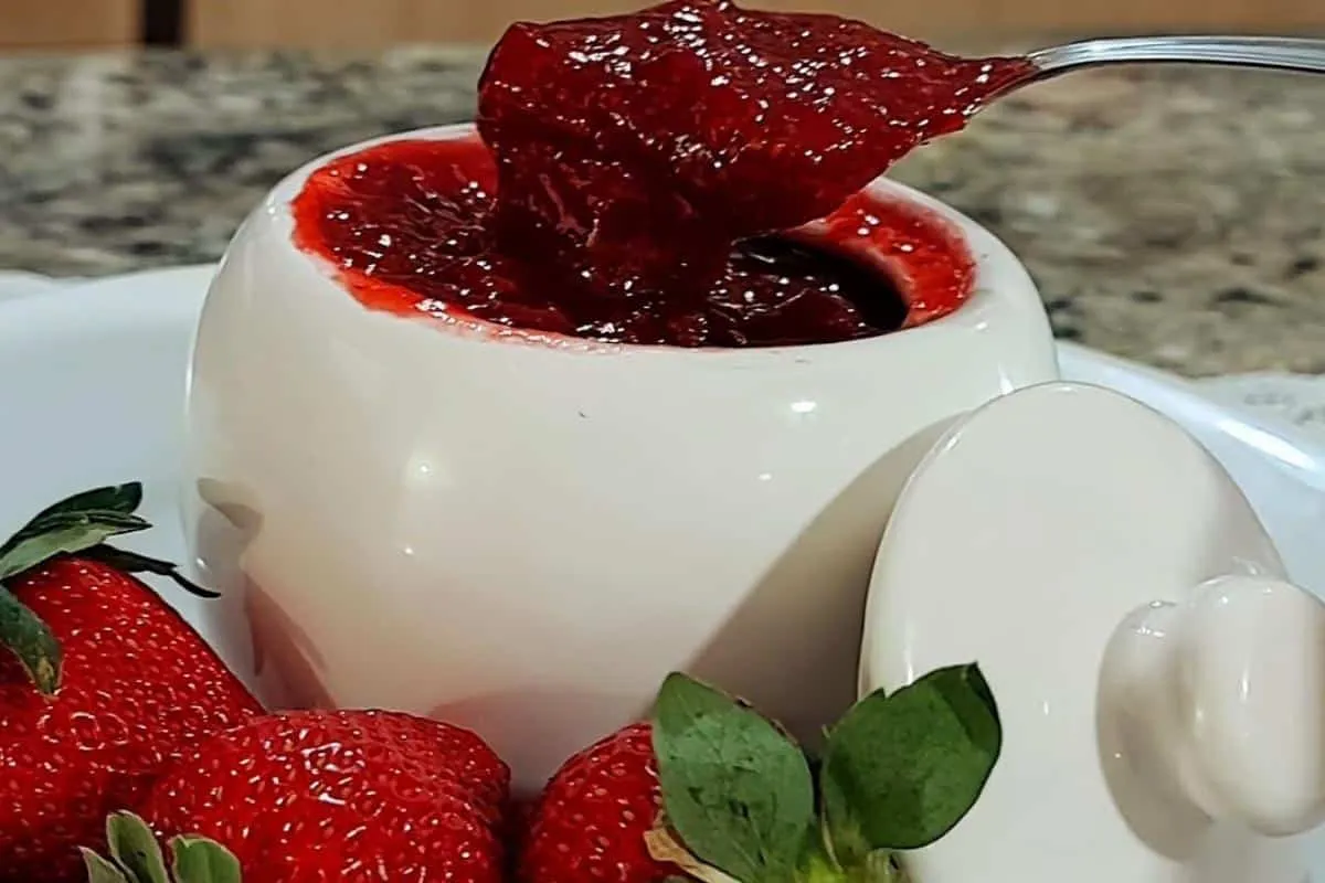 Geléia de morango muito fácil de fazer que vai só 3 ingredie