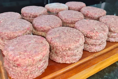 Hambúrguer artesanal caseiro receita que aprendi com dono de