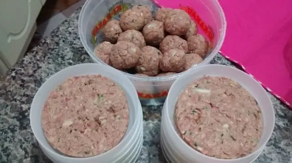 Hambúrguer e Almôndegas Caseiras