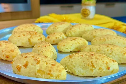 Hora do café da manhã: biscoito de polvilho doce delicioso e