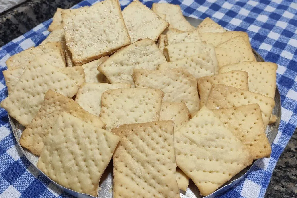 Isso mesmo dá para fazer bolacha de água e sal caseira que f