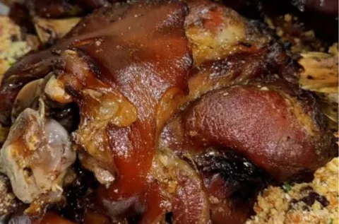 Joelho de porco perfeito e bem temperado para seu almoço de 