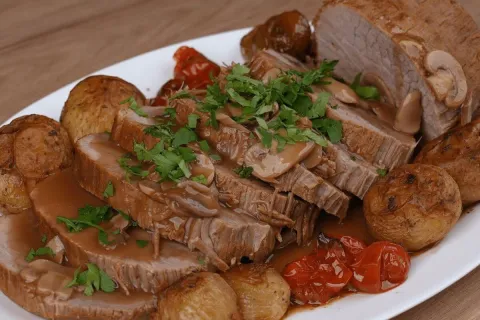 Lagarto ao molho madeira uma receita de buffet para você apr