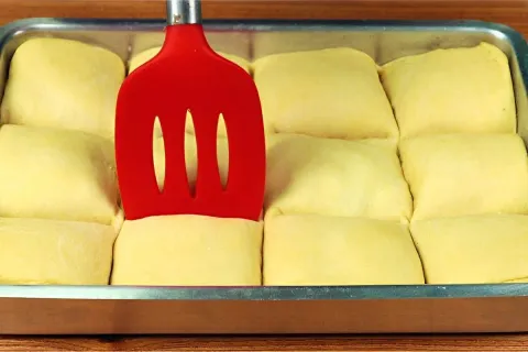 Lanche assado no forno fofinho e delicioso para comer a qual