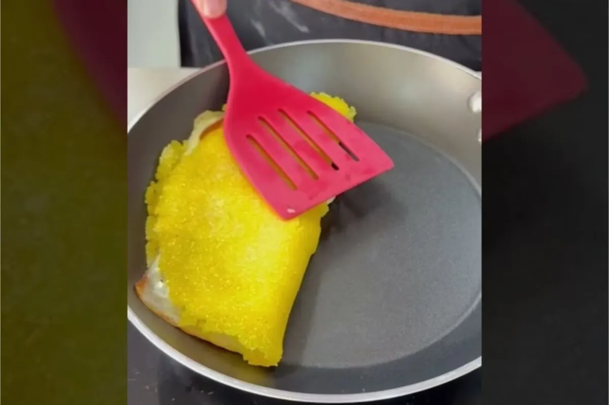 Lanche de frigideira com cuscuz muito leve e nutritivo