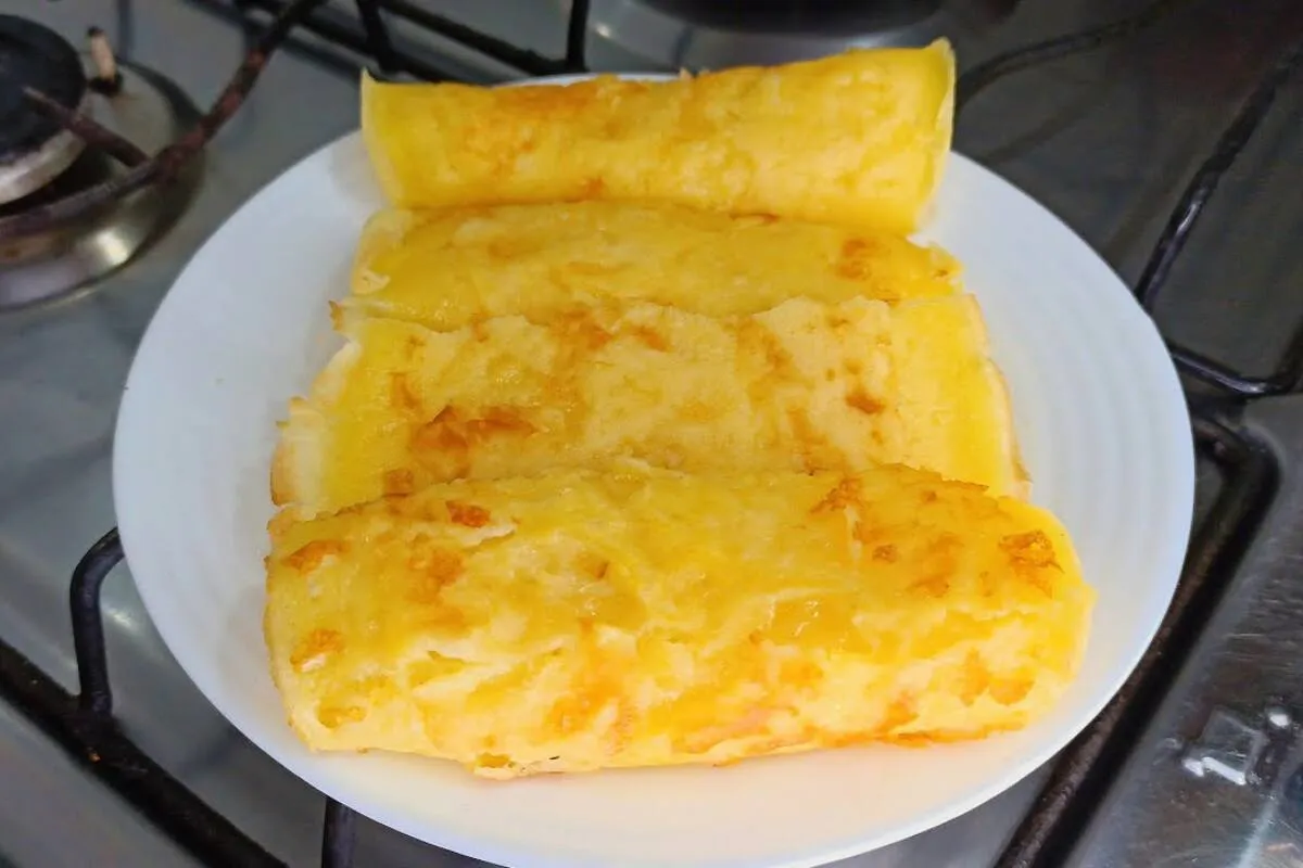 Lanche de fubá na frigideira: ótimo para subsitituir o pãozi